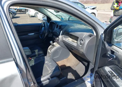 2014 Jeep Compass Latitude z USA, uszkodzony, nr VIN 1C4NJDEB3ED858857